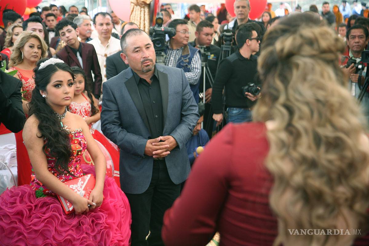 $!Llegó la fecha, miles llegaron al ejido La Joya para los XV de Rubí