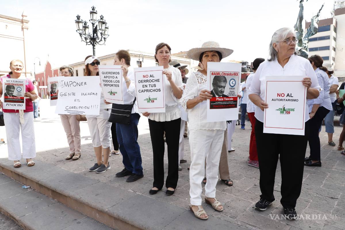 Saltillenses se manifiestan contra 'ideología de género' de AMLO