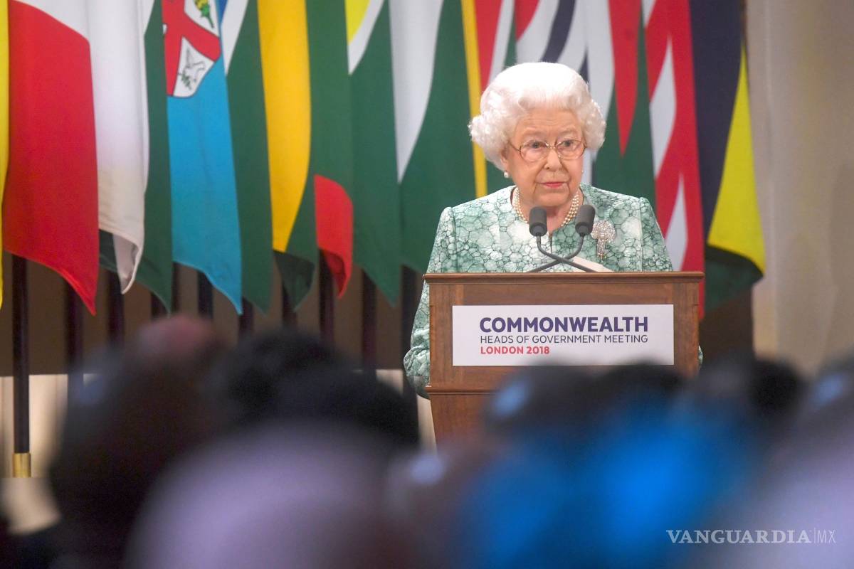 Pide Isabel II a la Commonwealth que elija al príncipe Carlos como su sucesor