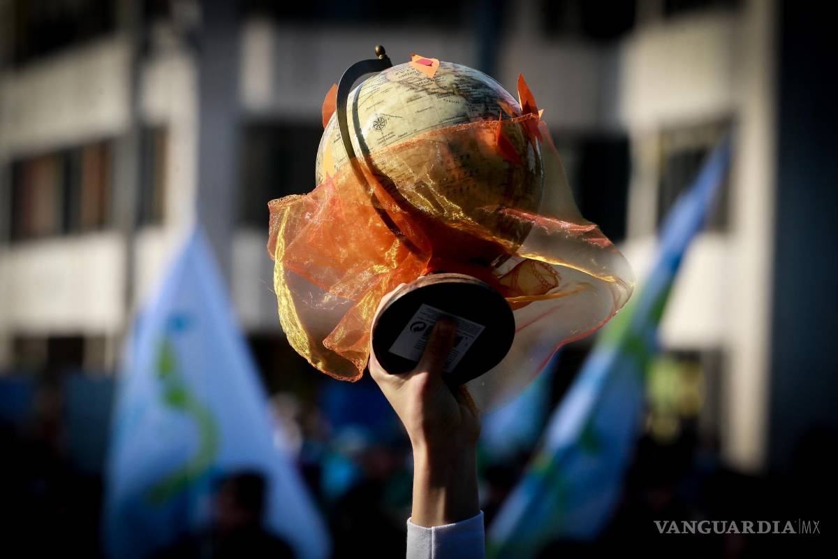 Miles marchan en Bruselas contra el cambio climático (imágenes)