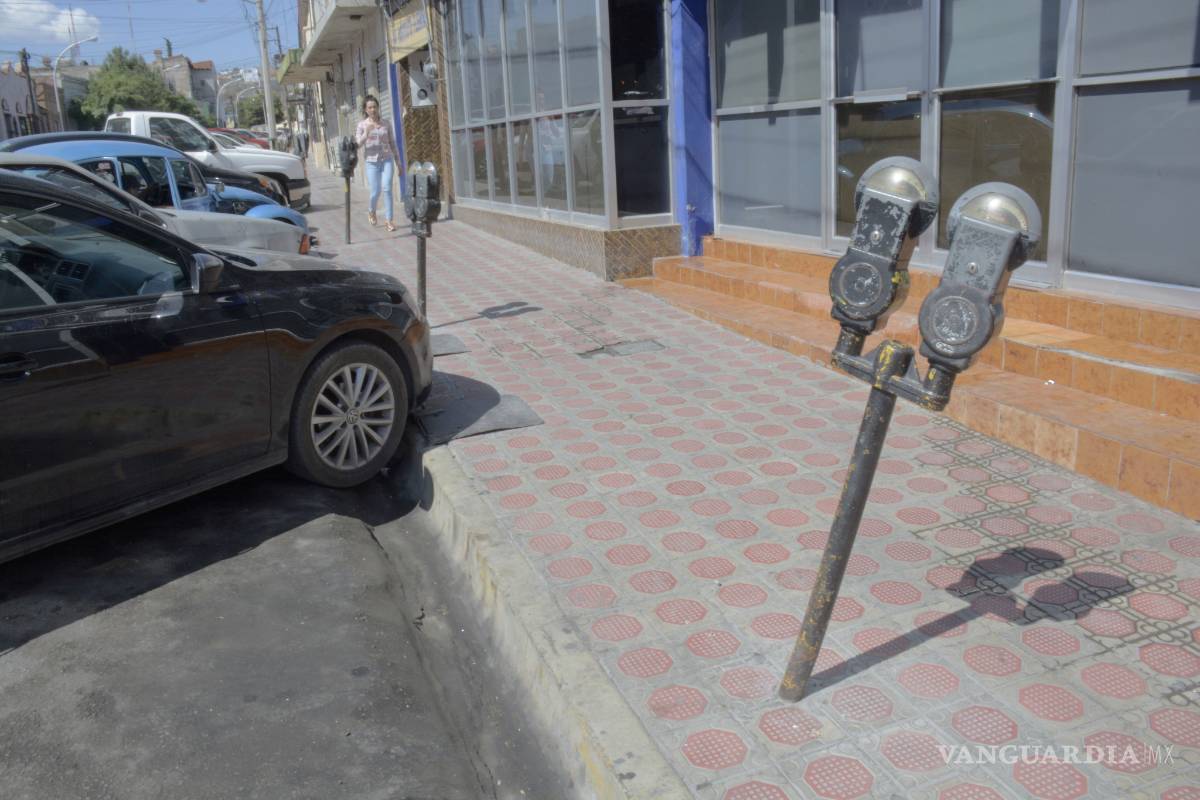 En 'extinción' parquímetros en Saltillo; ciudadanos los vandalizan, aseguran
