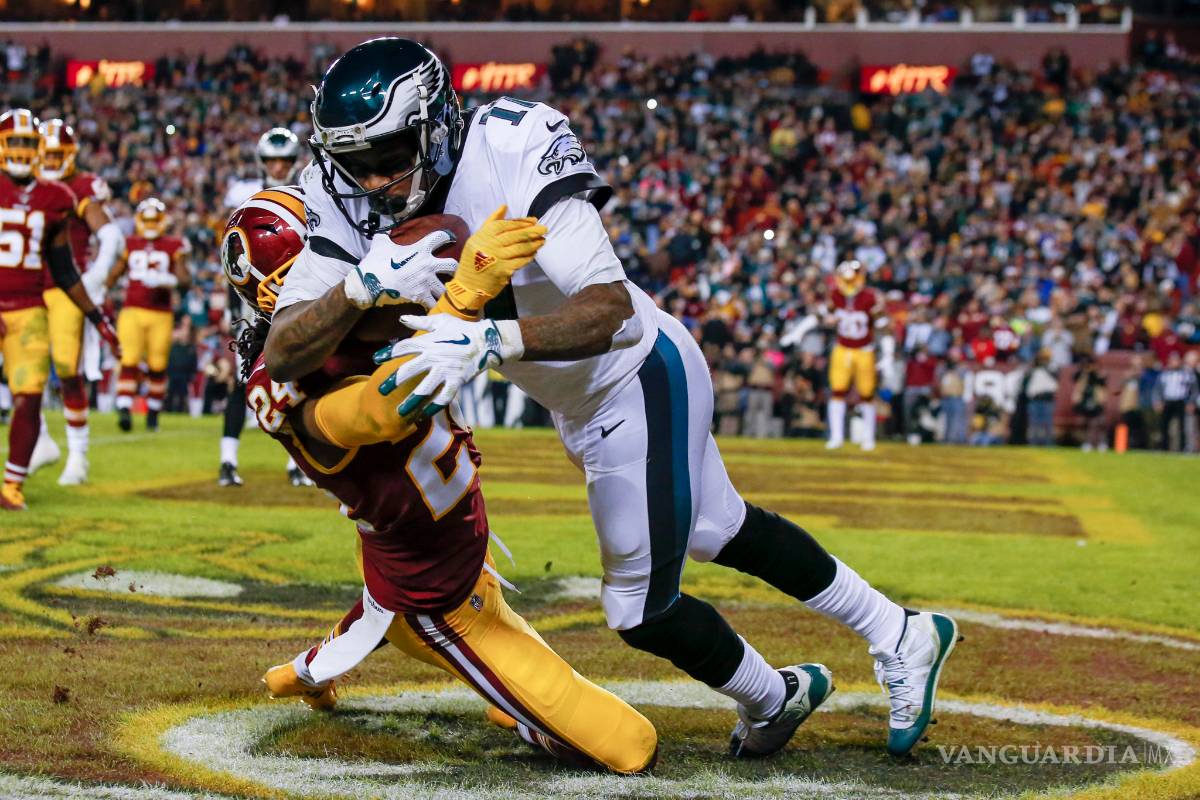 $!Nick Foles demuestra por qué es el mejor QB de los Eagles, metiéndolos a los Playoffs
