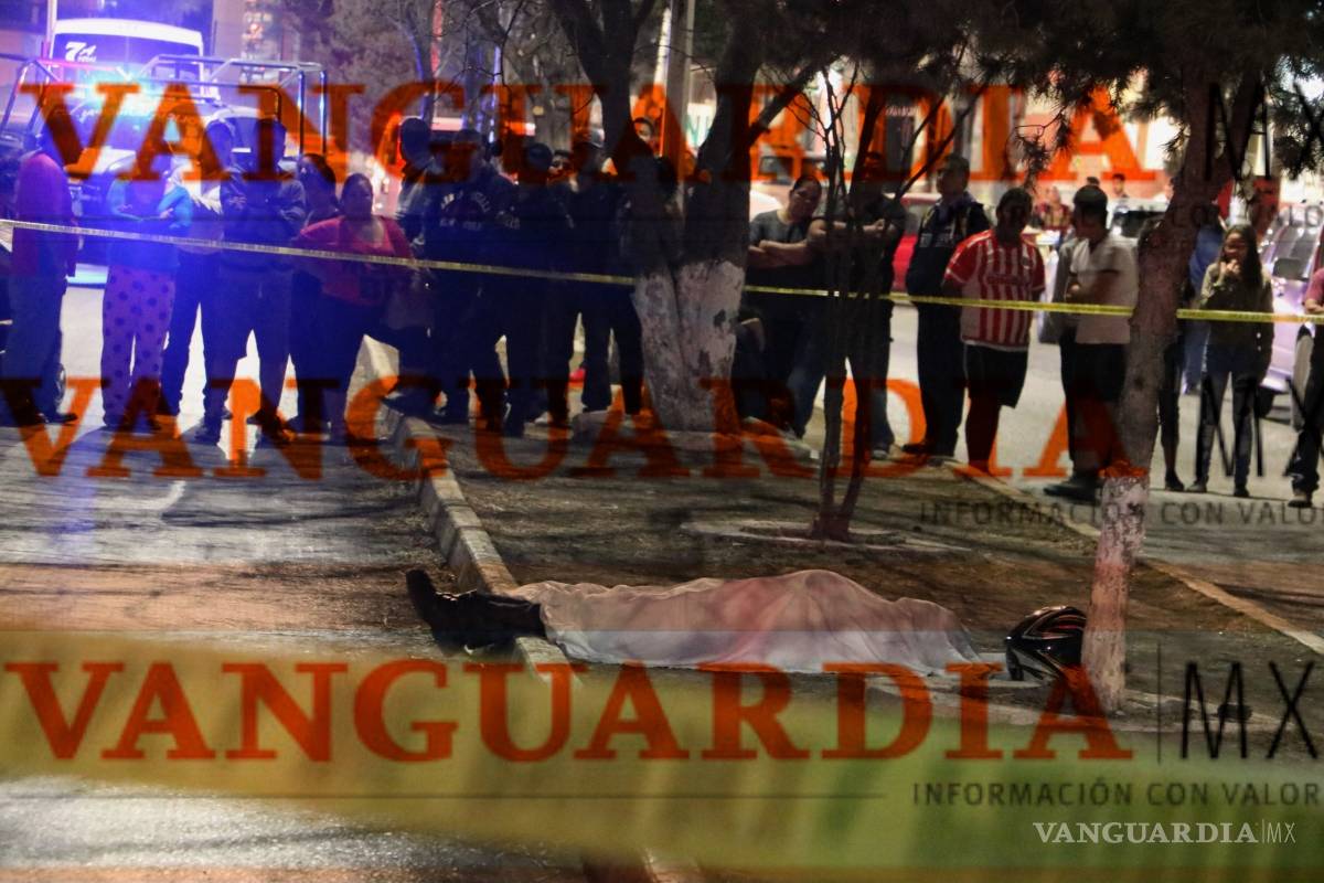 Motociclista muere de un infarto mientras circulaba por calles de Saltillo