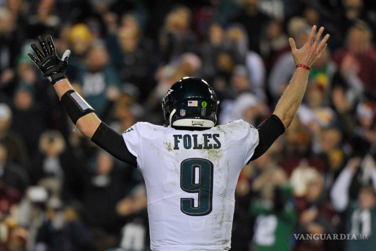 $!Nick Foles demuestra por qué es el mejor QB de los Eagles, metiéndolos a los Playoffs
