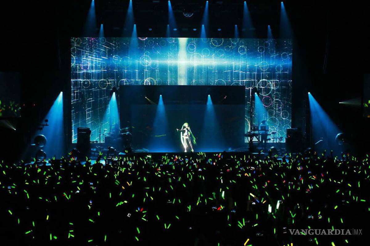 Japón presenta a cantante virtual en feria cultural de la CDMX