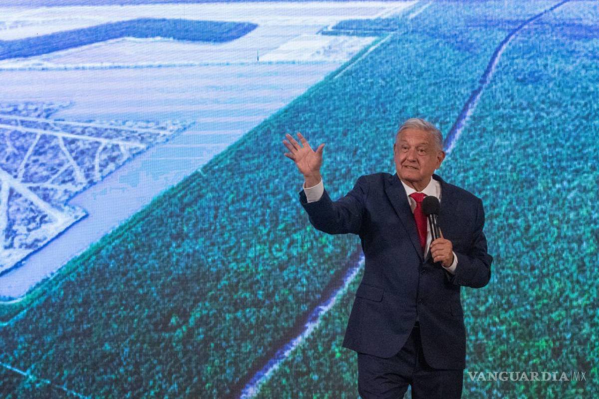 $!AMLO y de fondo el Tramo 5 del Tren Maya.