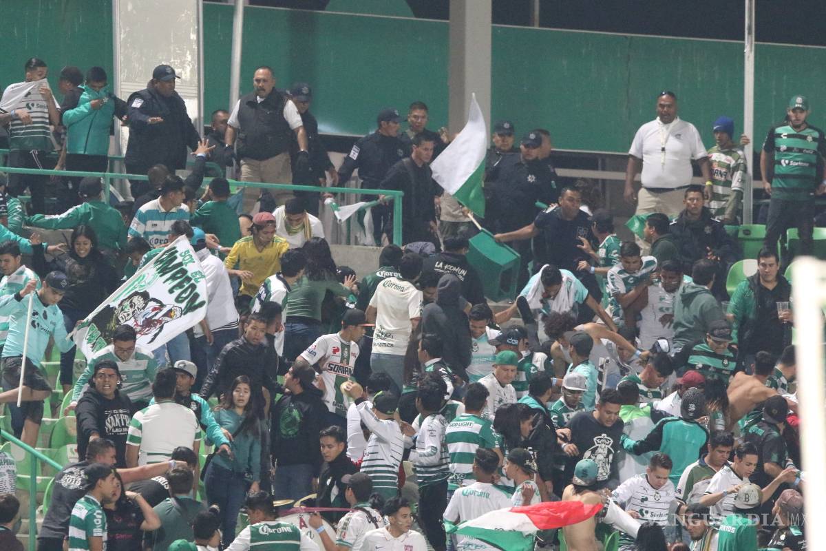 $!Policía y aficionados se pelean en el TSM