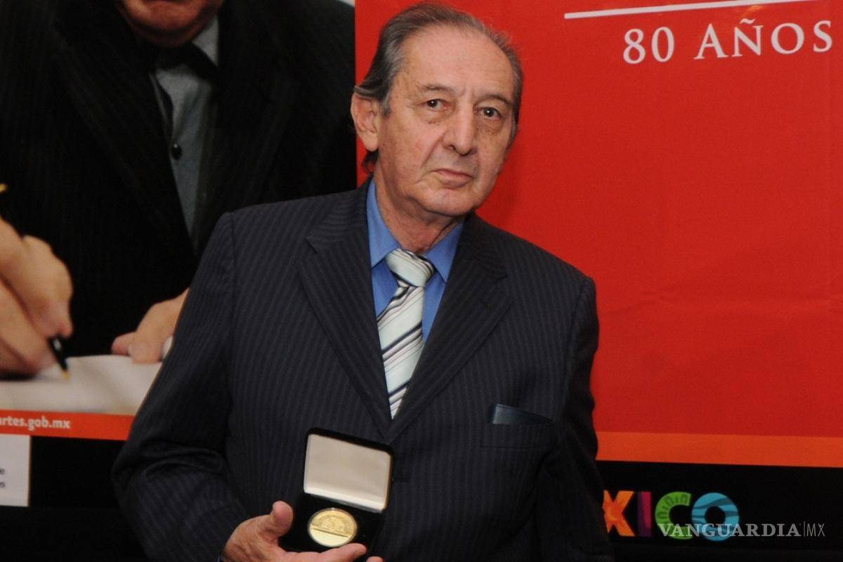 $!Eduardo Lizalde durante los homenajes que realizó El Instituto Nacional de Bellas Artes cuando cumplió 80 años.