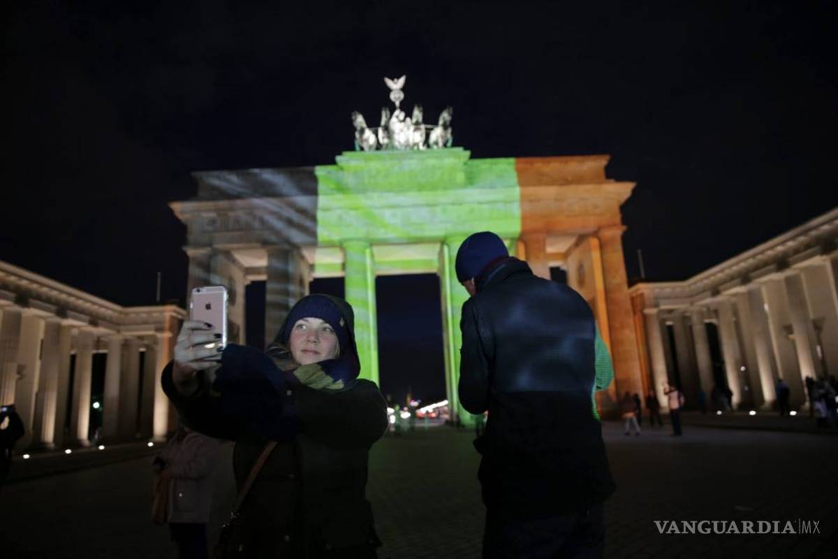 Colores belgas tiñen monumentos de todo el mundo
