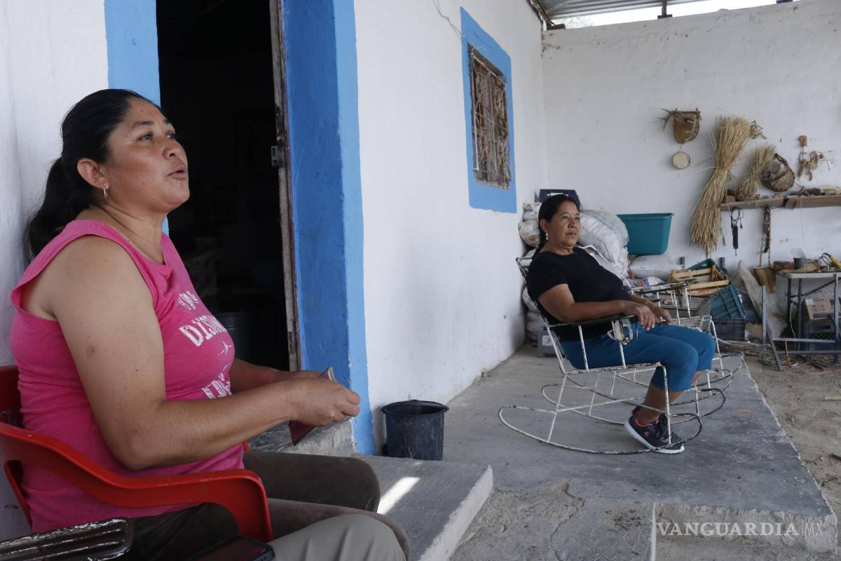 $!Rosa vende productos en Saltillo para evitar dejar el campo.