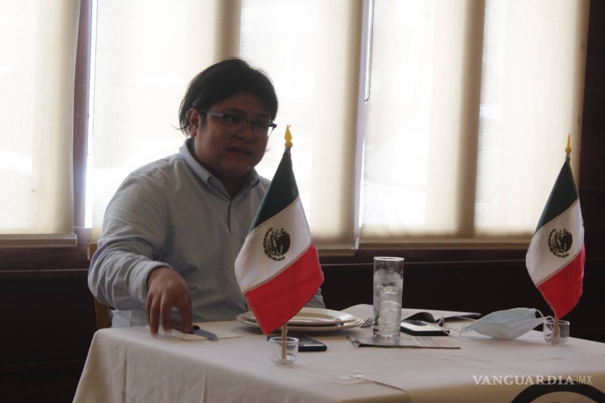 Desde Coahuila, Gibrán Ramírez cuestiona imposiciones en Morena