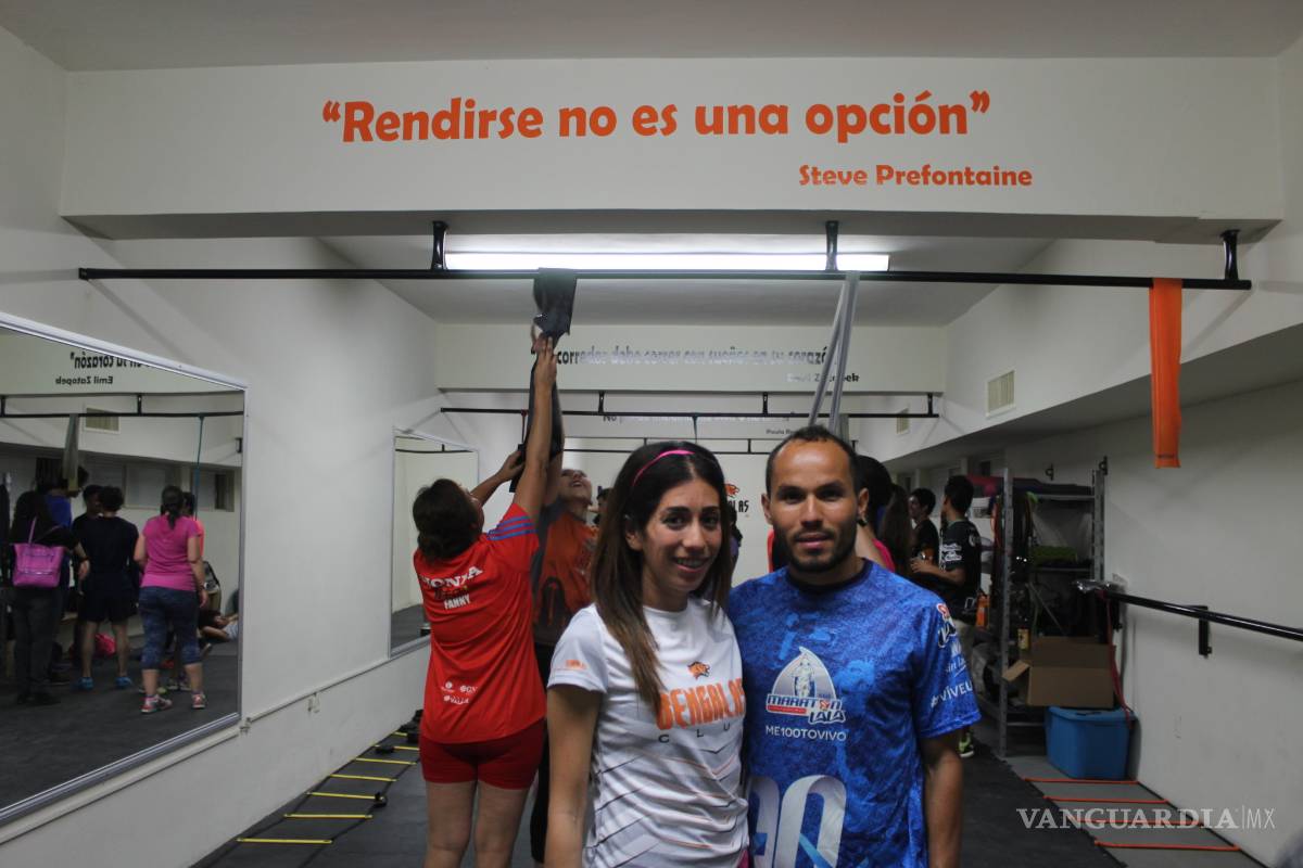Los novios que no paran de correr y que ganaron un maratón