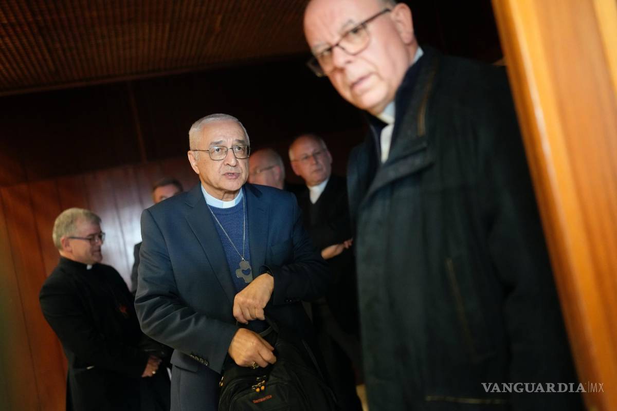 $!El obispo José Ornelas (c) en la prensa sobre el informe de la Comisión Independiente para el Estudio de los Abusos Infantiles en la Iglesia católica.