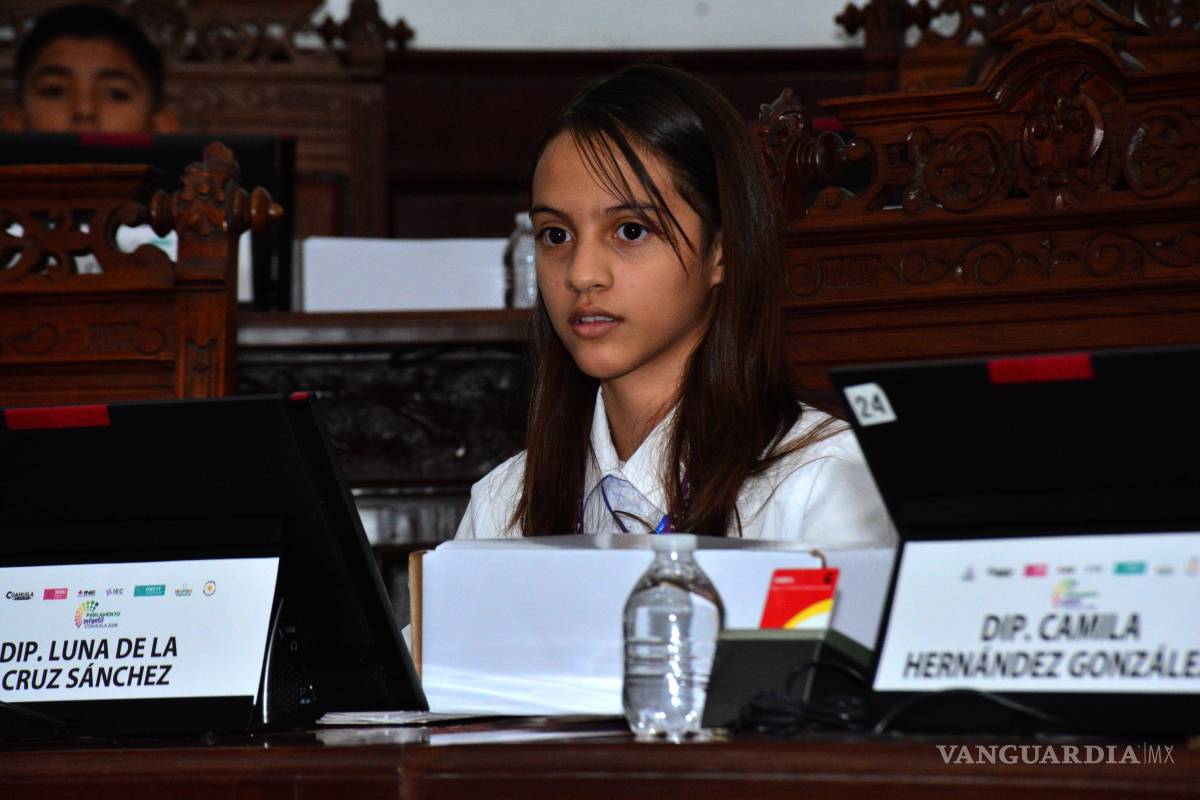 $!La diputada infantil Luna De la Cruz Sánchez durante su participación en el Pleno del Congreso del Estado.