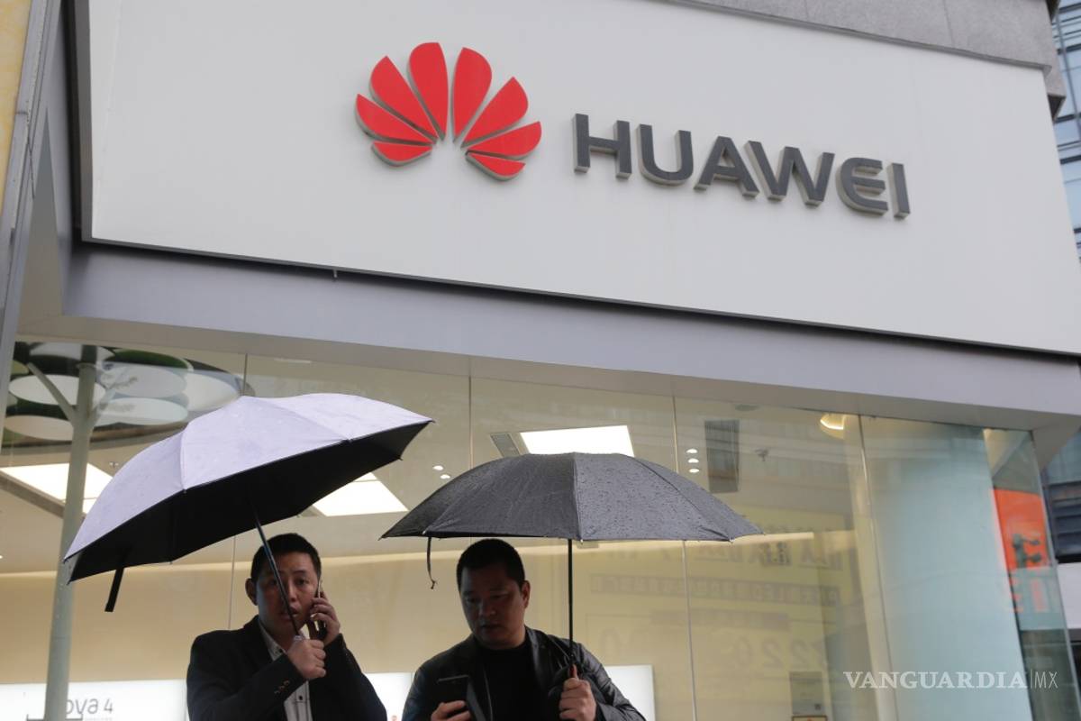 Expertos británicos en ciberseguridad advierten de riesgos por software de teléfonos de Huawei