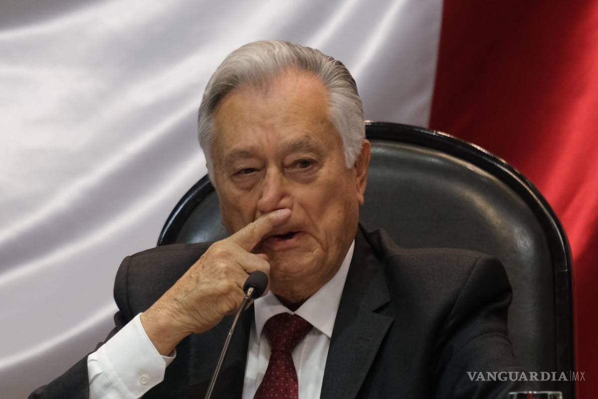 Manuel Bartlett gana más que AMLO: 135 mil pesos mensuales; junto a 41 mandos más en CFE
