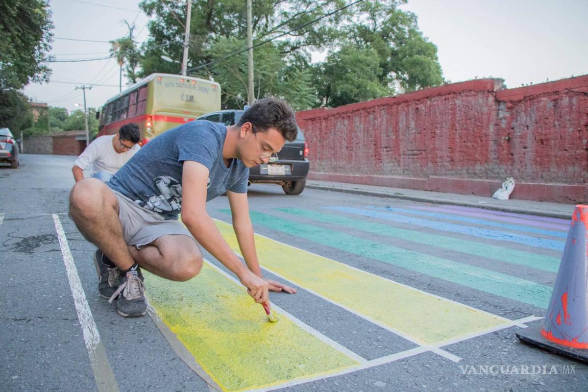 $!¡Saltillo ya presume paso peatonal multicolor!