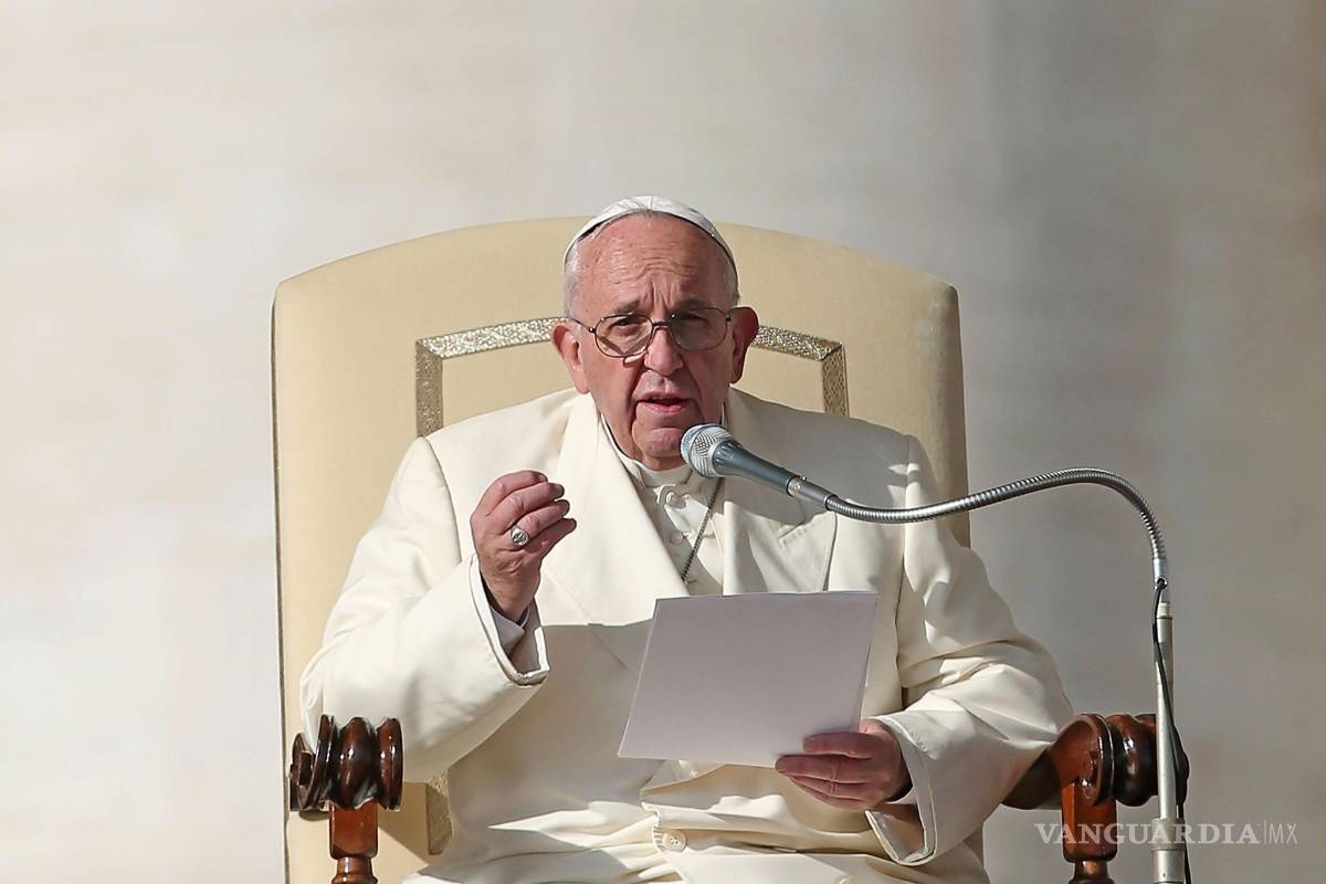 “Esto no es humano”, el Papa sobre los atentados de París