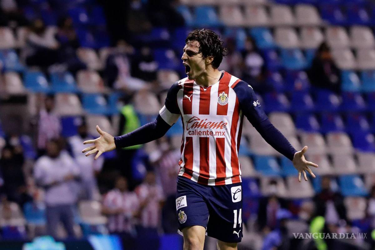 Circula video de Pollo Briseño, de las Chivas ¿saludando a “El Mencho” en Famosos.com?