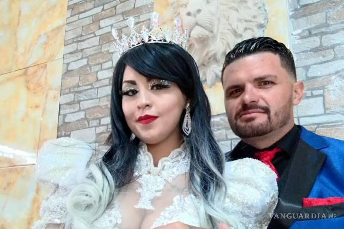 Recién casados reparten banquete en hospital, al no tener fiesta por el coronavirus