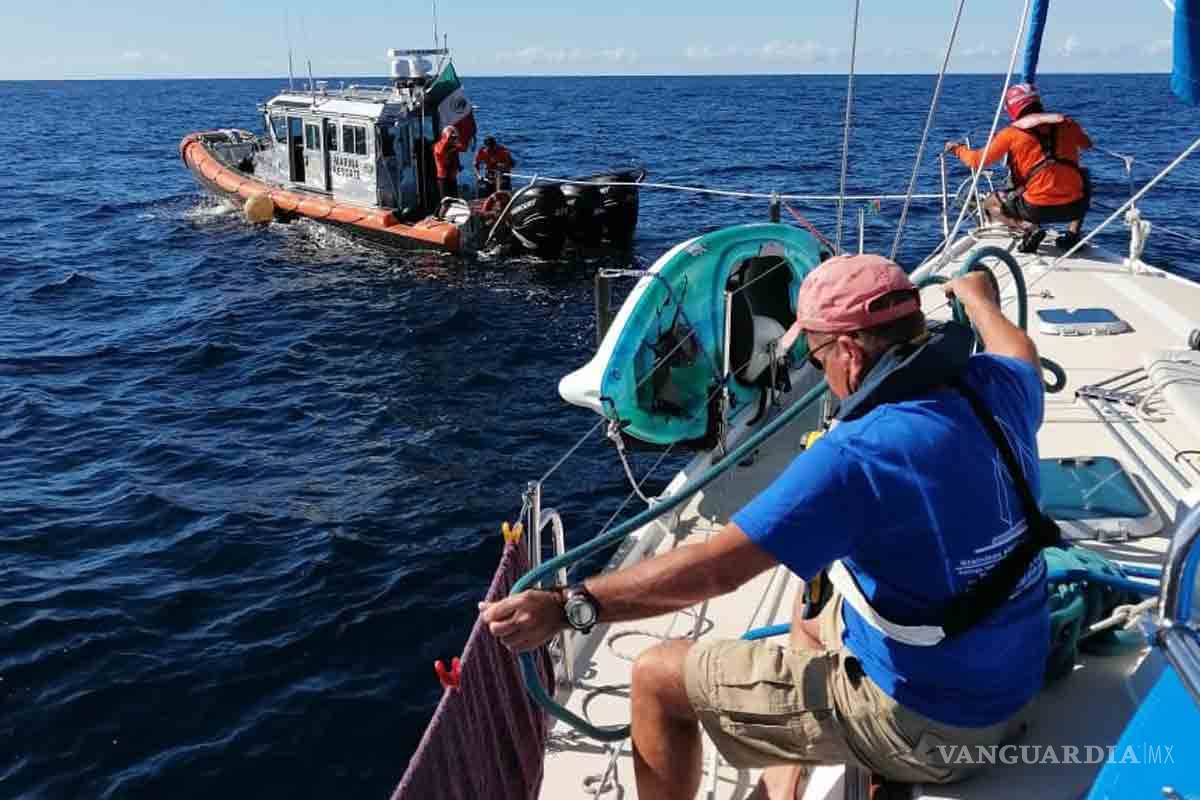 Rescata Semar a turistas canadienses que llevaban días a la deriva en altamar