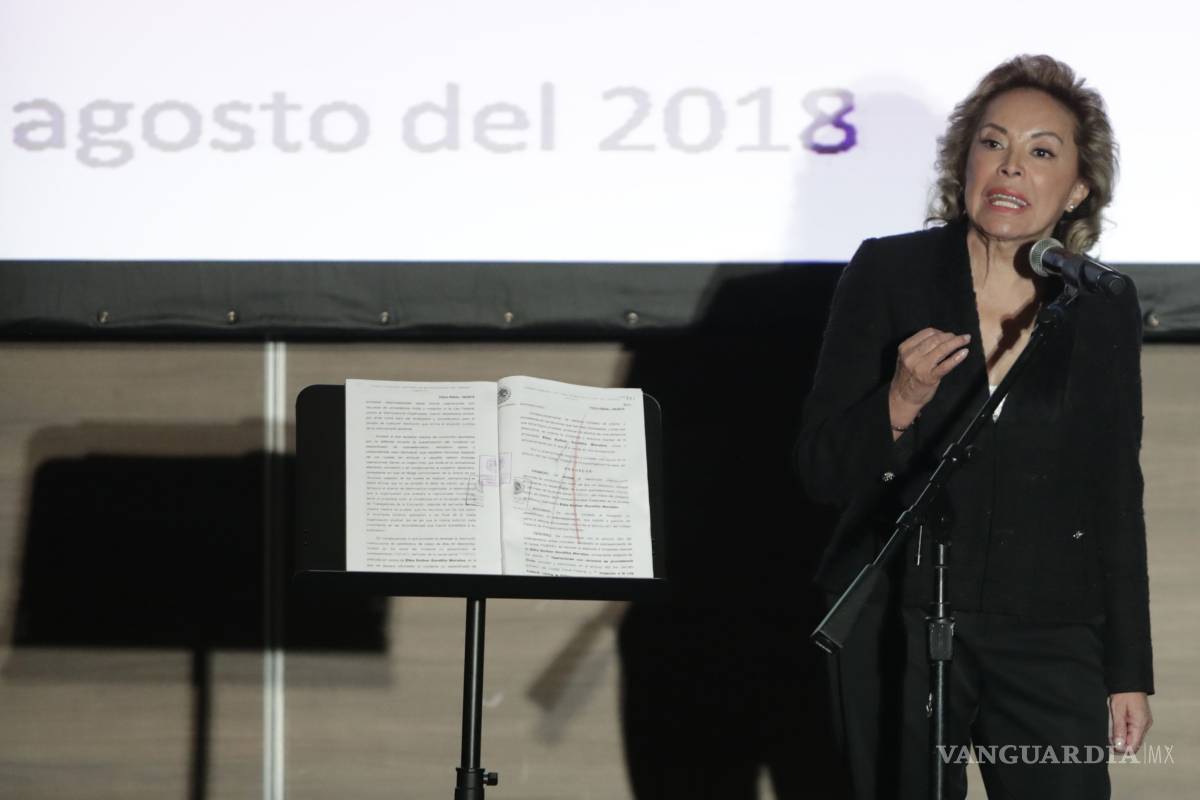 Elba Esther y AMLO regresan poder al magisterio