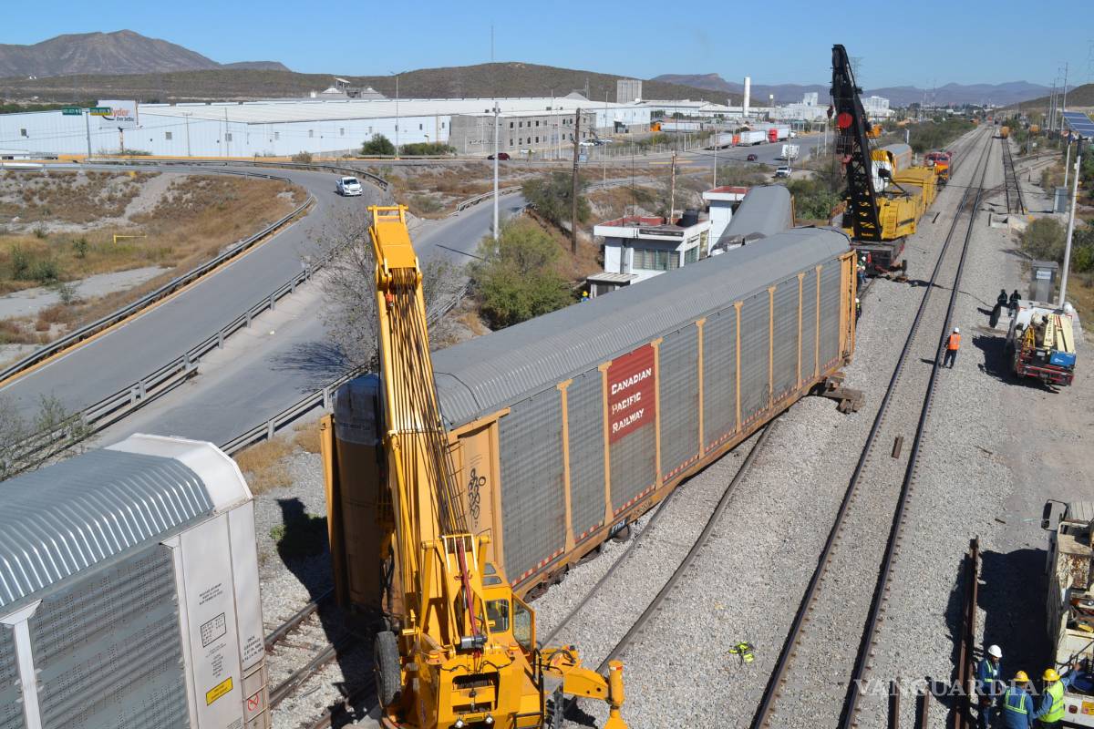 Descarrilan vagones cargados de vehículos en Ramos Arizpe