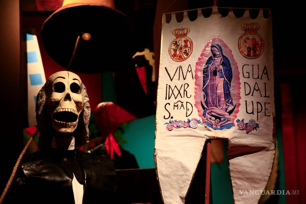 Feria de Chapultepec luce una gran ofrenda por el Día de Muertos en CDMX