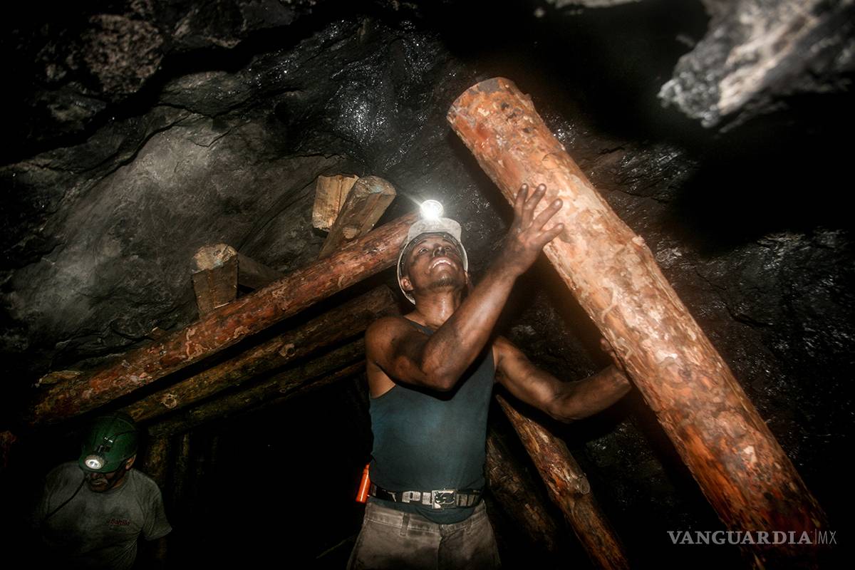 $!Los mineros y su lucha contra el vaho del diablo (gas metano)