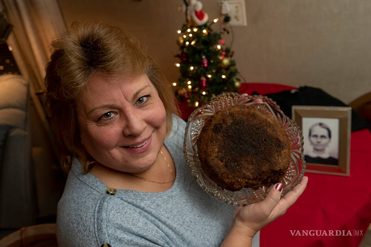 Esta familia de Michigan tiene su propia reliquia familiar, un pastel de frutas de 141 años