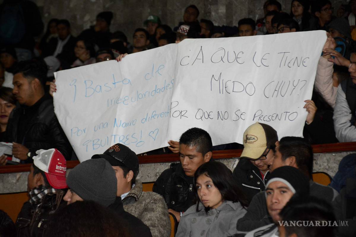 Presentan en la Narro a candidatos entre empujones y gritos