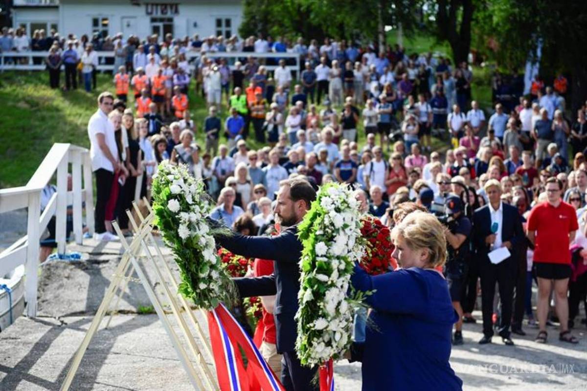 Recuerdan a las víctimas de los atentados terroristas en Noruega