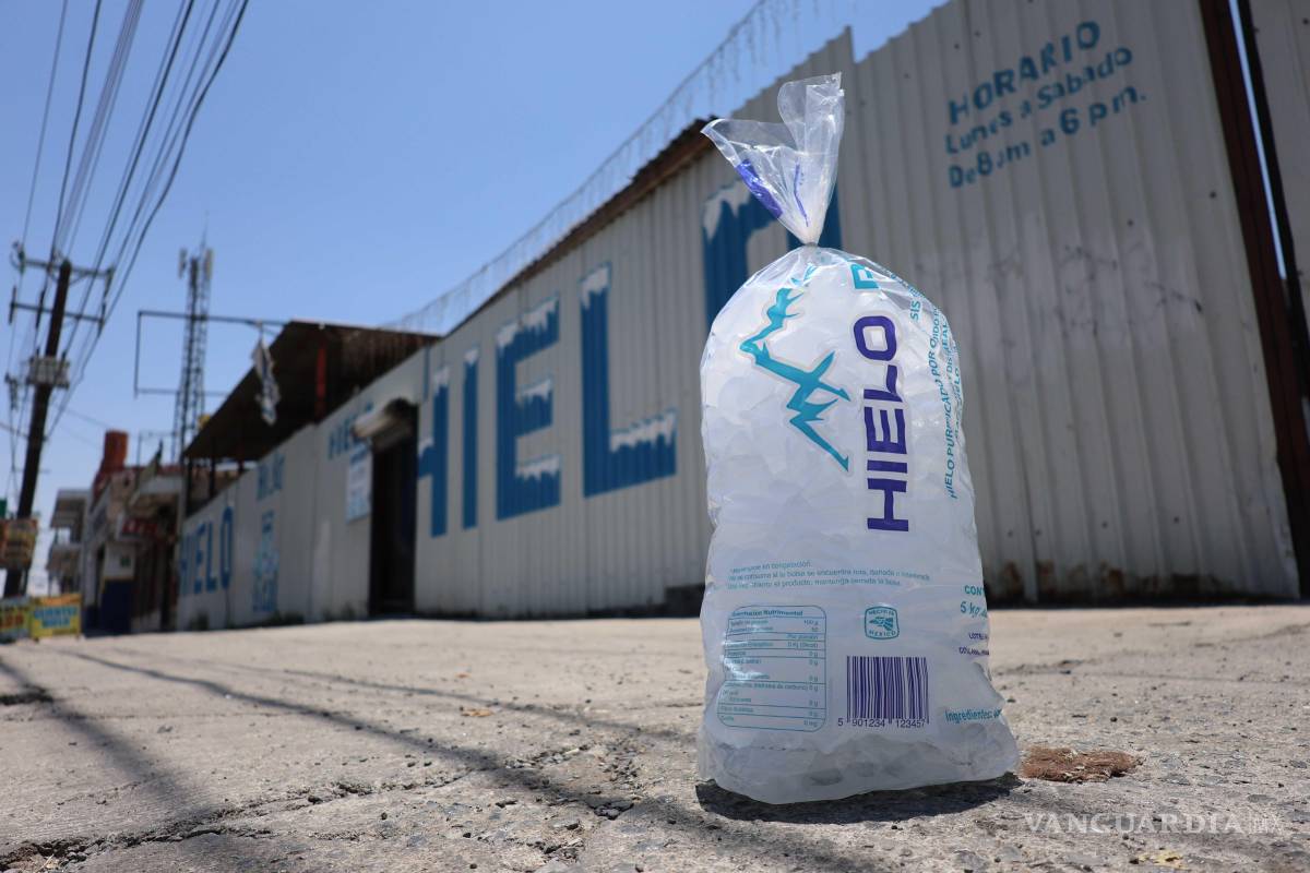Se dispara la demanda de hielo potable en Saltillo por ola de calor y sequía