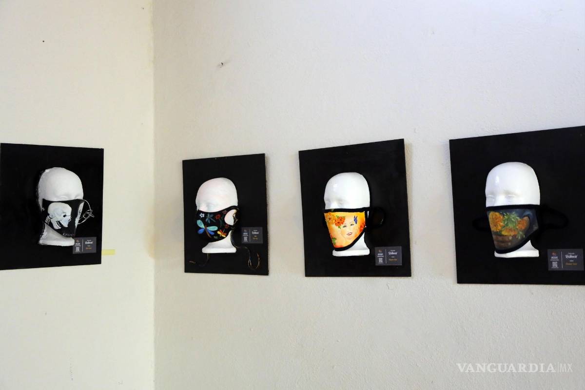 $!Saltillo, Coah. Mex. Exposición Resilencia, de APLAVIC, en la librería Carlos Monsiváis