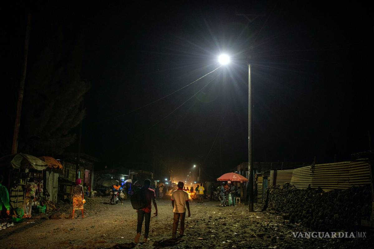 $!Farolas alimentadas por Nuru en Goma, República Democrática del Congo. Nuru, que construye microrredes alimentadas por energía solar,.