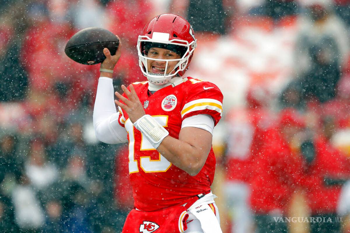 Mahomes es nombrado el ofensivo del año y jugador más valioso