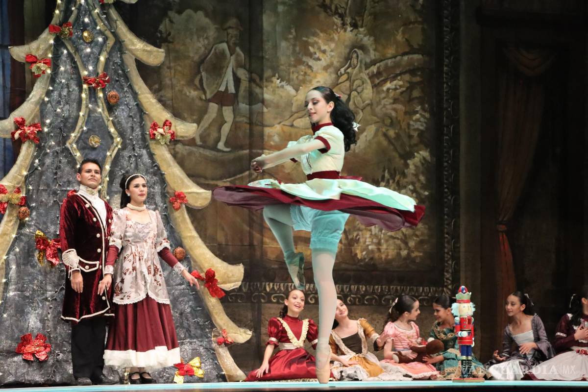 Magia de ‘El Cascanueces’ cautiva al público saltillense