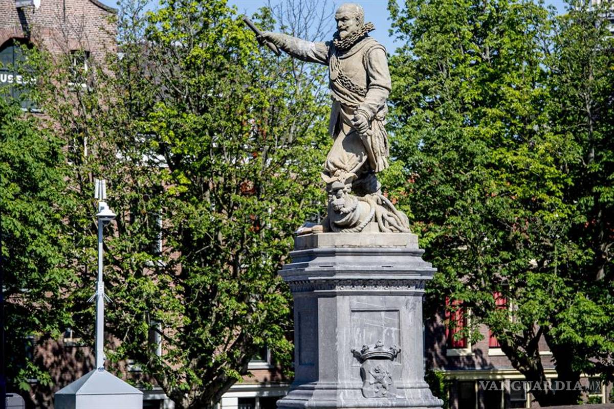 $!Monumentos y estatuas son víctimas de la ira y las protestas antirracistas en todo el mundo (fotos)