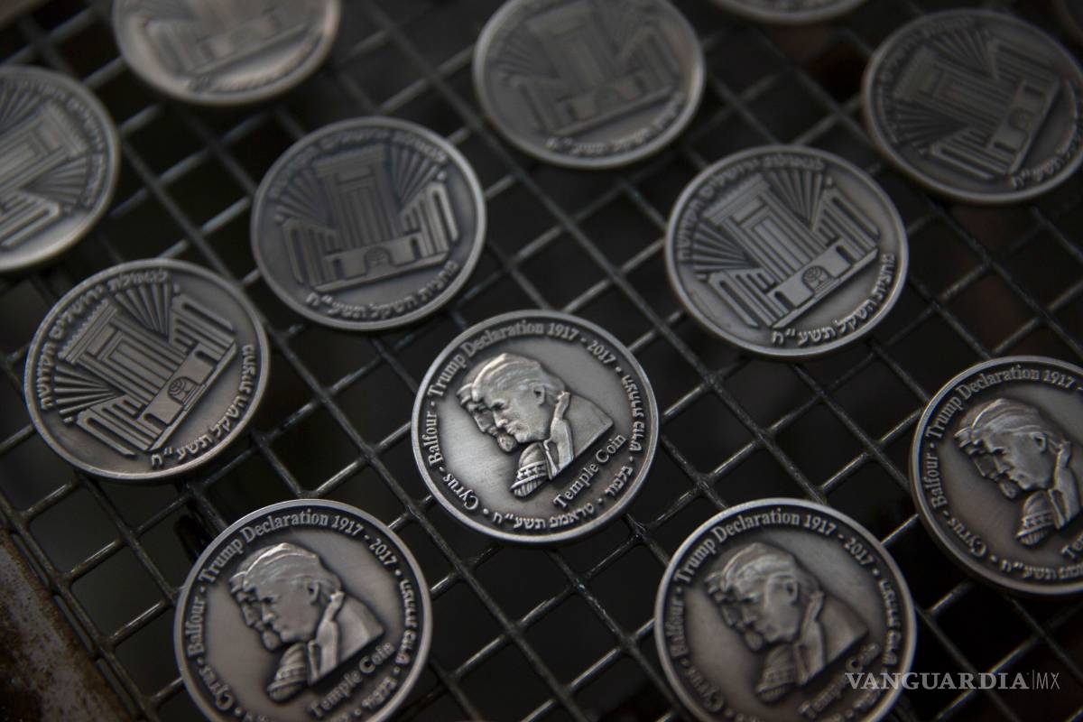 $!Acuñan una moneda con la imagen de Donald Trump en Jerusalén