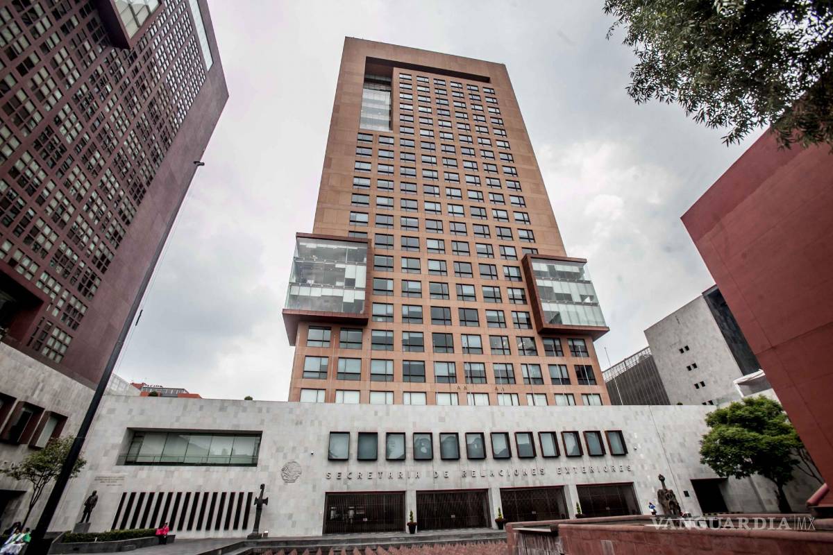 Gobierno de Sheinbaum inicia 2025 con mil 804 nuevos contratos