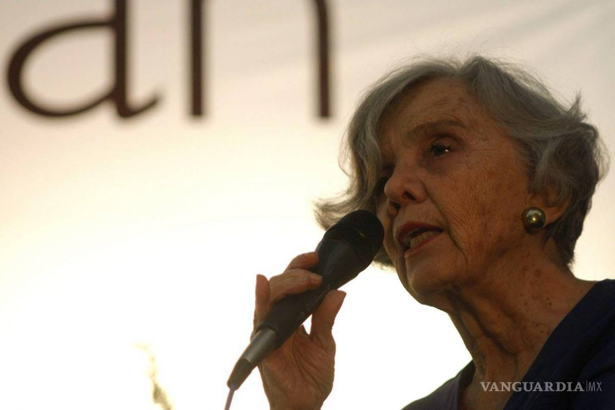 $!13OCTUBRE2010.La escritora, Elena Poniatowska, se pronunció a favor de la legalización de las drogas en la Universidad Iberoamericana campus Puebla (UIA).