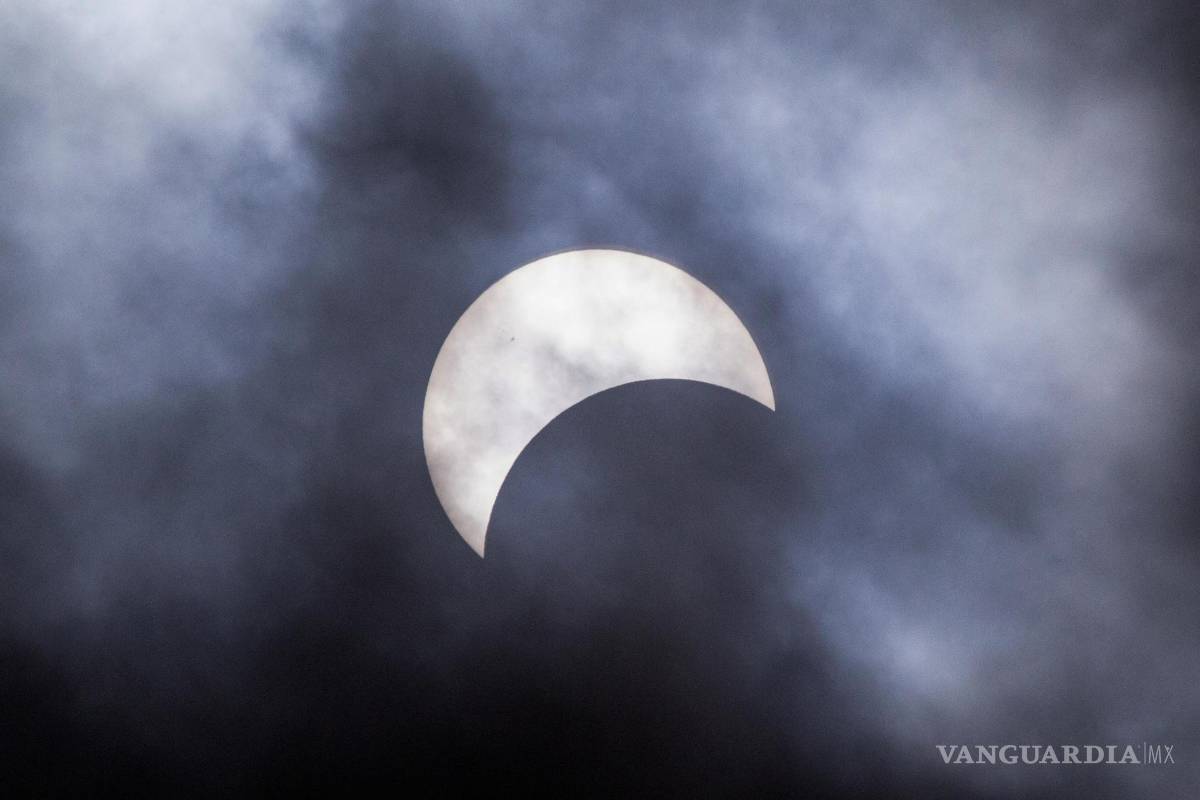 Así cautiva, maravilla y asombra el eclipse solar desde Mazatlán hasta la isla de Terranova (fotos)
