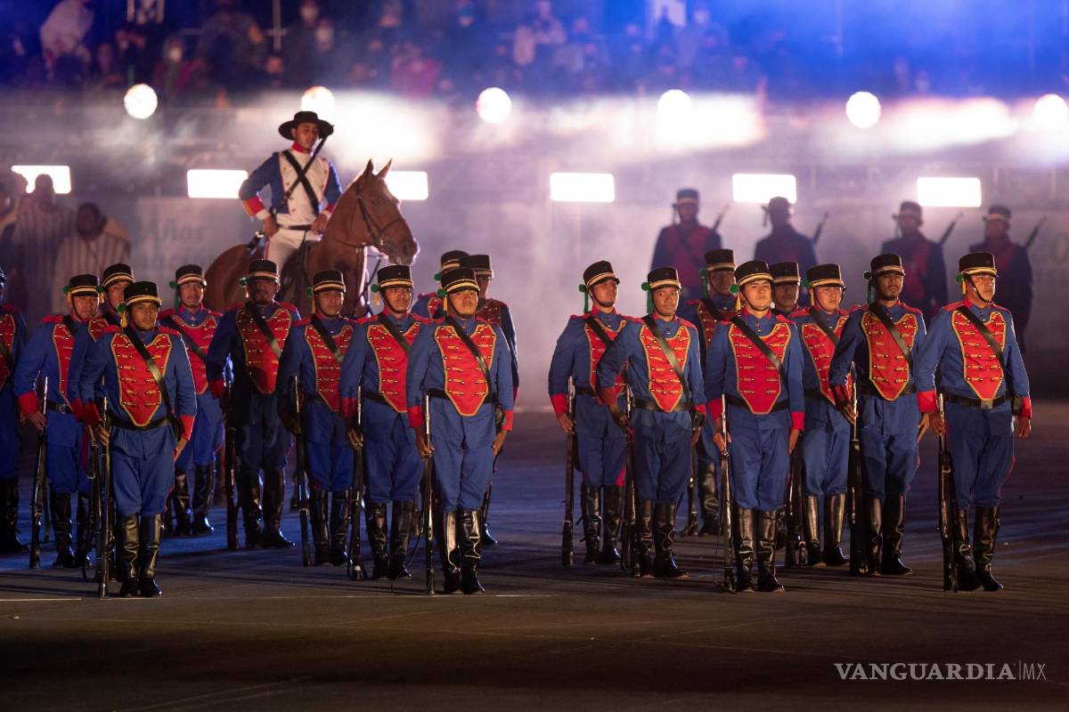 $!Fotografía que muestra la representación histórica durante la ceremonia del 200 aniversario de la consumación de independencia en Ciudad de México (México). EFE/Carlos Ramírez