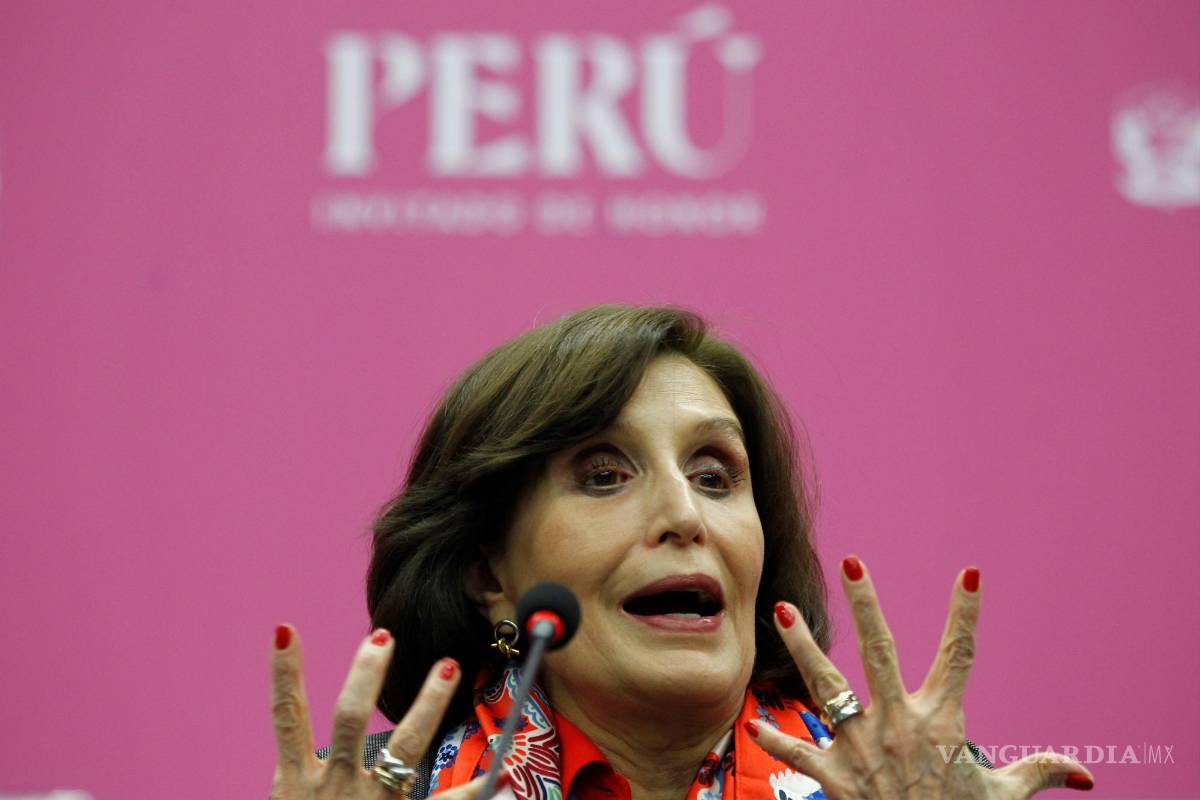 Rinden un emotivo homenaje a Almudena Grandes en la FIL de Guadalajara