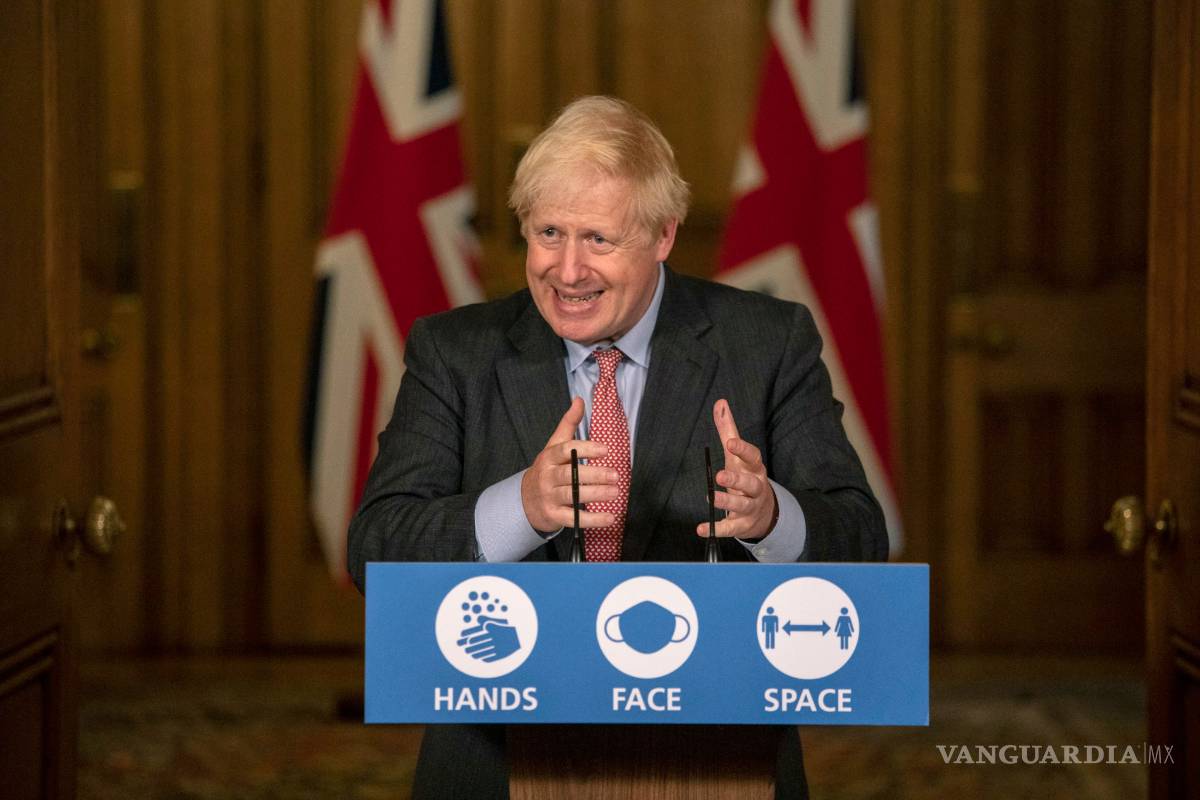 Crecen poderes de Johnson para frenar contagio