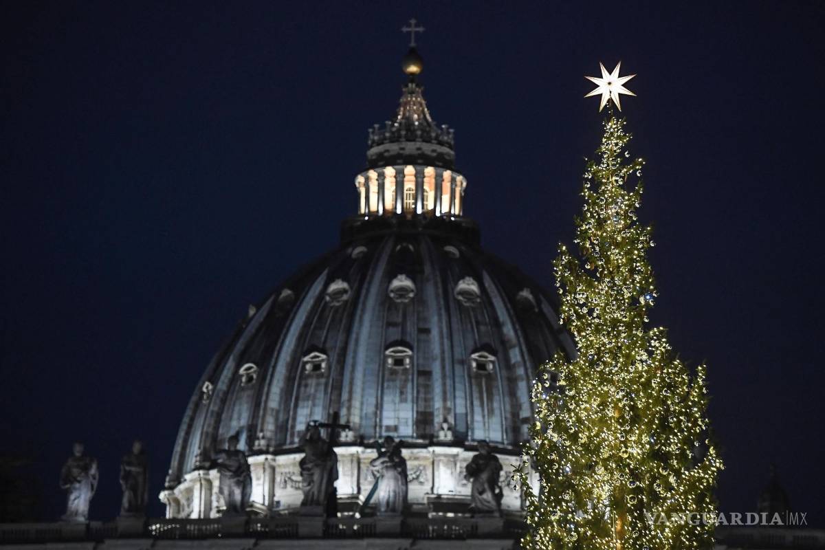 $!Monumental nacimiento de arena en la Plaza de San Pedro da inicio a los festejos navideños en el Vaticano