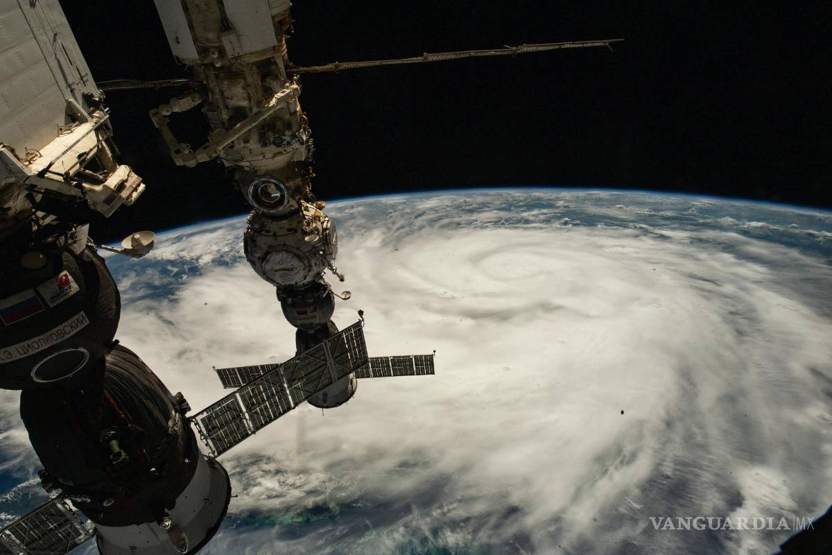 $!El huracán Ian fotografiado desde la Estación Espacial Internacional justo al sur de Cuba ganando fuerza y dirigiéndose hacia Florida.