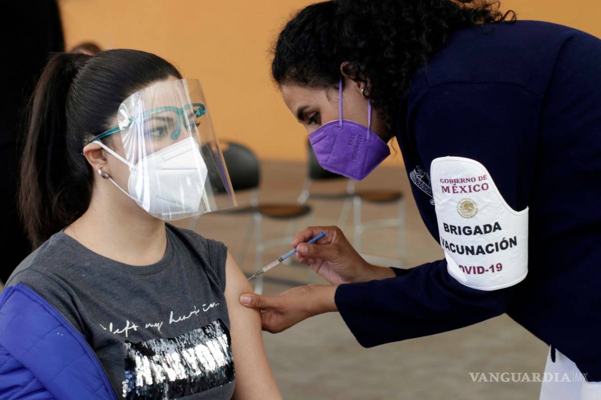 Podrían ser vacunados los menores de 60 años a partir de la próxima semana