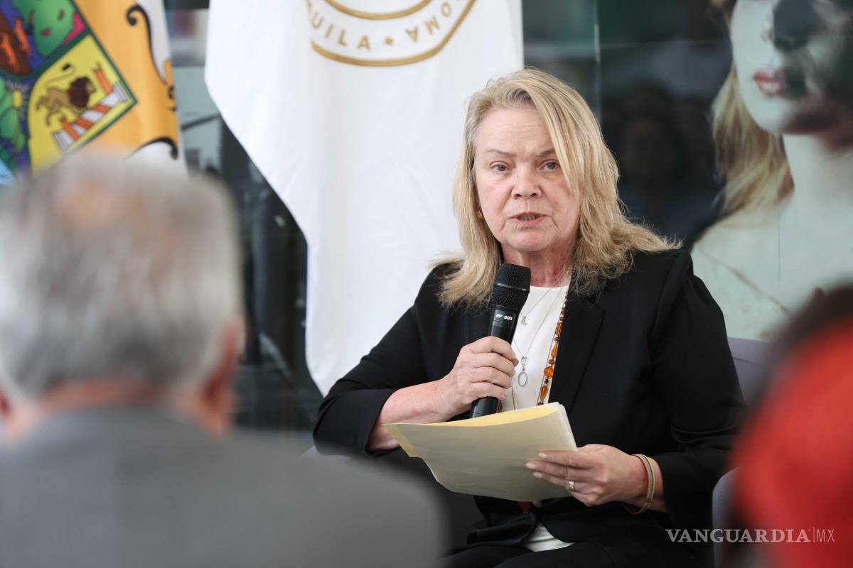 $!La historiadora Lucrecia Solano Martino subrayó cómo las mujeres ahora toman la pluma para escribir su propia historia, dejando atrás siglos de ser definidas por los hombres.