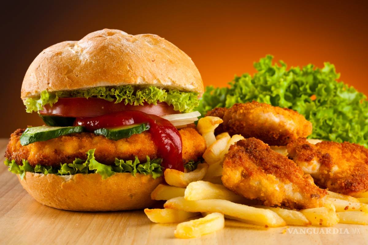 ¿Ya casi sales a comer? Trata de evitar estos 10 alimentos de 'fast food'